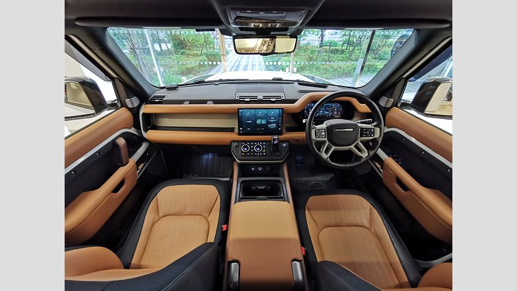 2024 認定中古車 Land Rover Defender 130 フジホワイト D300 AWD（AT） X-DYNAMIC HSE