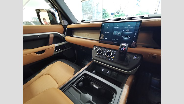 2024 認定中古車 Land Rover Defender 130 フジホワイト D300 AWD（AT） X-DYNAMIC HSE