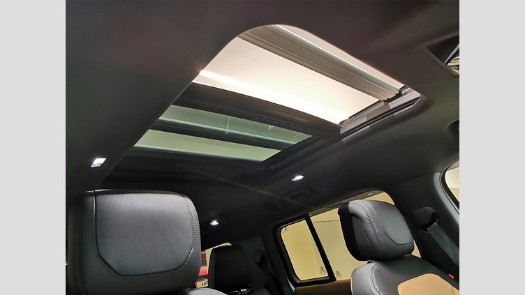 2024 認定中古車 Land Rover Defender 130 フジホワイト D300 AWD（AT） X-DYNAMIC HSE