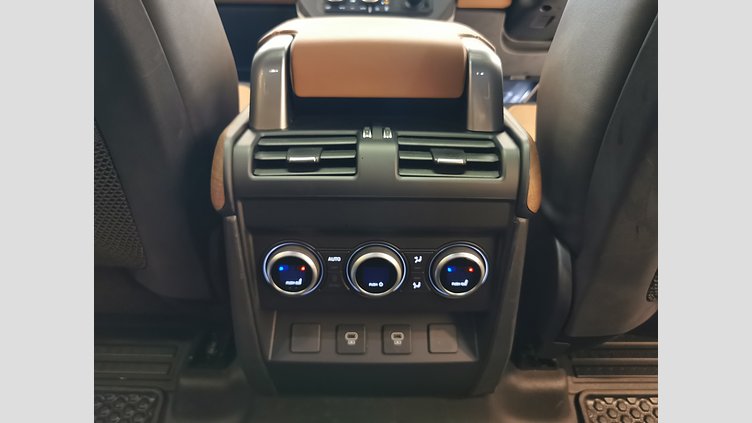 2024 認定中古車 Land Rover Defender 130 フジホワイト D300 AWD（AT） X-DYNAMIC HSE