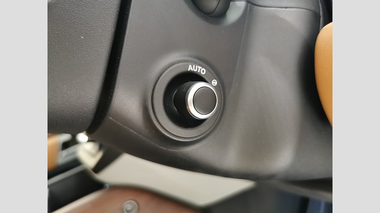 2024 認定中古車 Land Rover Defender 130 フジホワイト D300 AWD（AT） X-DYNAMIC HSE