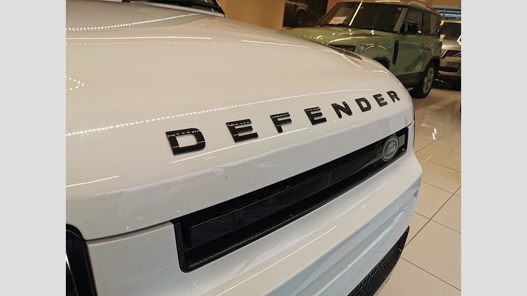 2024 認定中古車 Land Rover Defender 130 フジホワイト D300 AWD（AT） X-DYNAMIC HSE