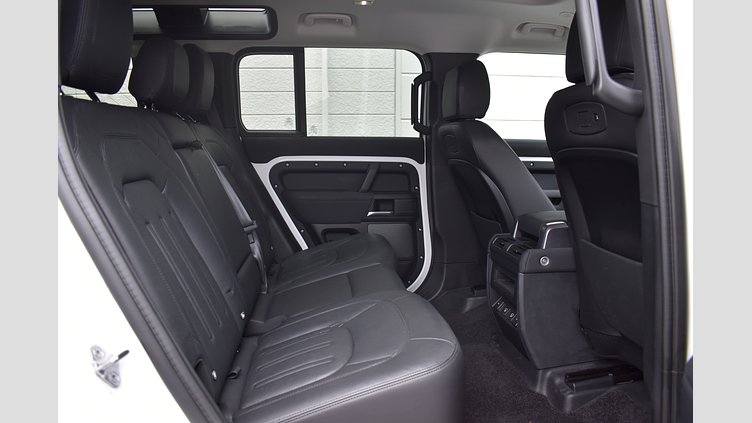 2021 認定中古車 Land Rover Defender 110 フジホワイト D300 AWD（AT） S