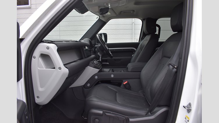 2021 認定中古車 Land Rover Defender 110 フジホワイト D300 AWD（AT） S