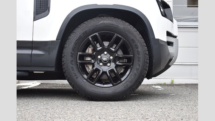 2021 認定中古車 Land Rover Defender 110 フジホワイト D300 AWD（AT） S
