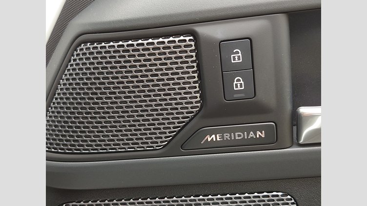 2024 認定中古車 Land Rover Defender 110 フジホワイト D300 AWD（AT） X-DYNAMIC HSE