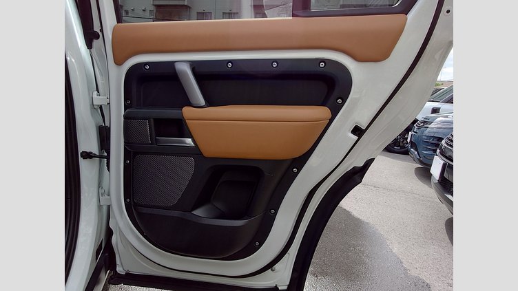 2024 認定中古車 Land Rover Defender 110 フジホワイト D300 AWD（AT） X-DYNAMIC HSE