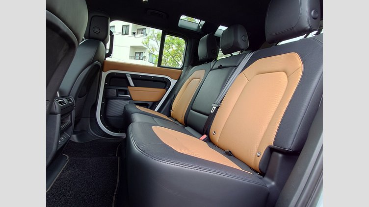 2024 認定中古車 Land Rover Defender 110 フジホワイト D300 AWD（AT） X-DYNAMIC HSE