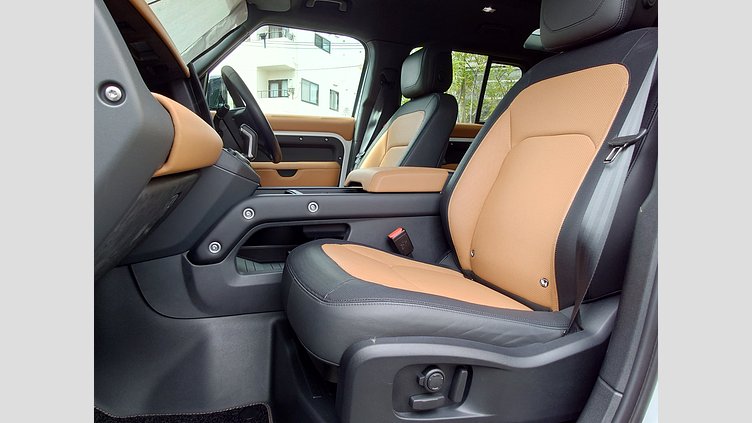 2024 認定中古車 Land Rover Defender 110 フジホワイト D300 AWD（AT） X-DYNAMIC HSE