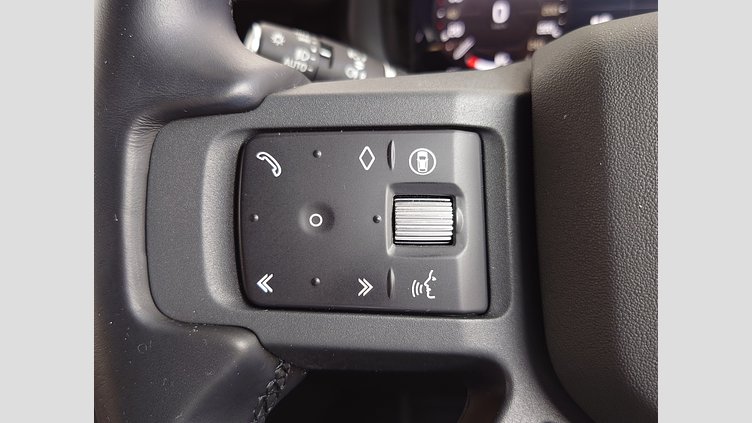 2024 認定中古車 Land Rover Defender 110 フジホワイト D300 AWD（AT） X-DYNAMIC HSE