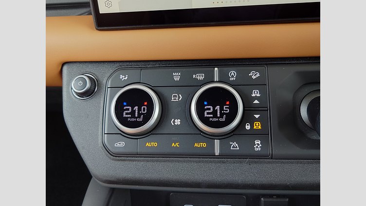 2024 認定中古車 Land Rover Defender 110 フジホワイト D300 AWD（AT） X-DYNAMIC HSE