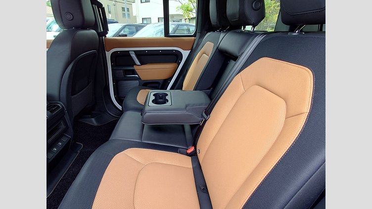 2024 認定中古車 Land Rover Defender 110 フジホワイト D300 AWD（AT） X-DYNAMIC HSE