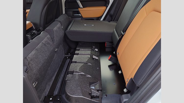 2024 認定中古車 Land Rover Defender 110 フジホワイト D300 AWD（AT） X-DYNAMIC HSE