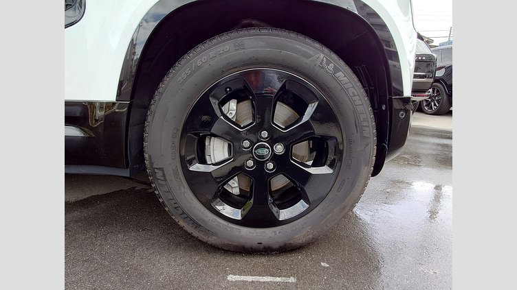 2024 認定中古車 Land Rover Defender 110 フジホワイト D300 AWD（AT） X-DYNAMIC HSE