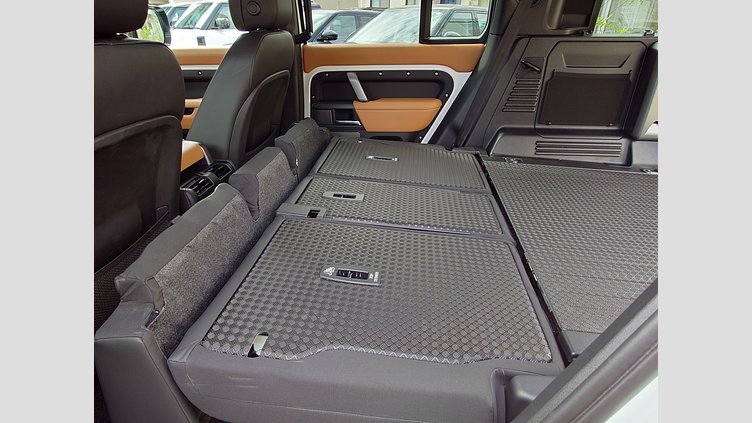 2024 認定中古車 Land Rover Defender 110 フジホワイト D300 AWD（AT） X-DYNAMIC HSE