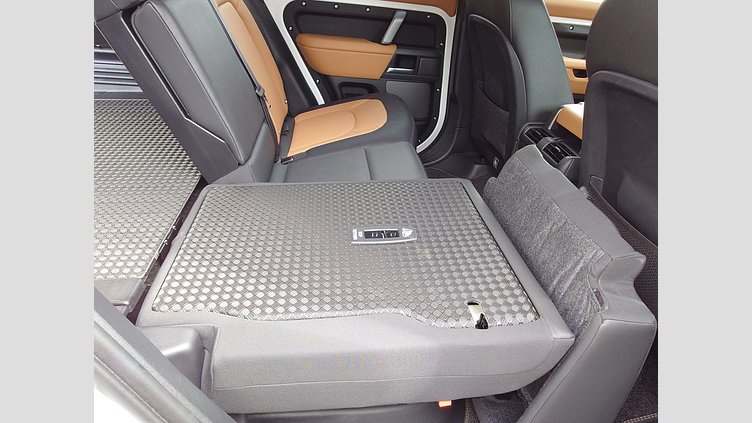 2024 認定中古車 Land Rover Defender 110 フジホワイト D300 AWD（AT） X-DYNAMIC HSE