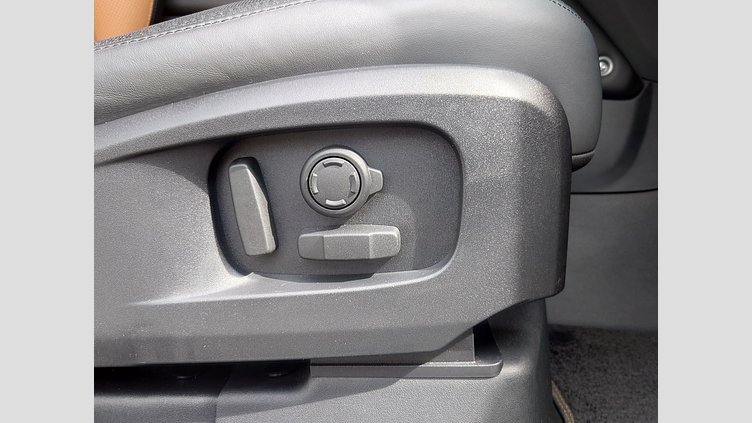 2024 認定中古車 Land Rover Defender 110 フジホワイト D300 AWD（AT） X-DYNAMIC HSE