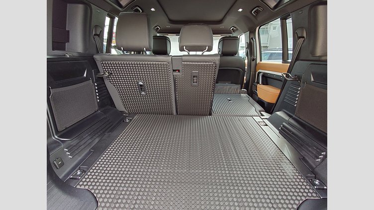 2024 認定中古車 Land Rover Defender 110 フジホワイト D300 AWD（AT） X-DYNAMIC HSE