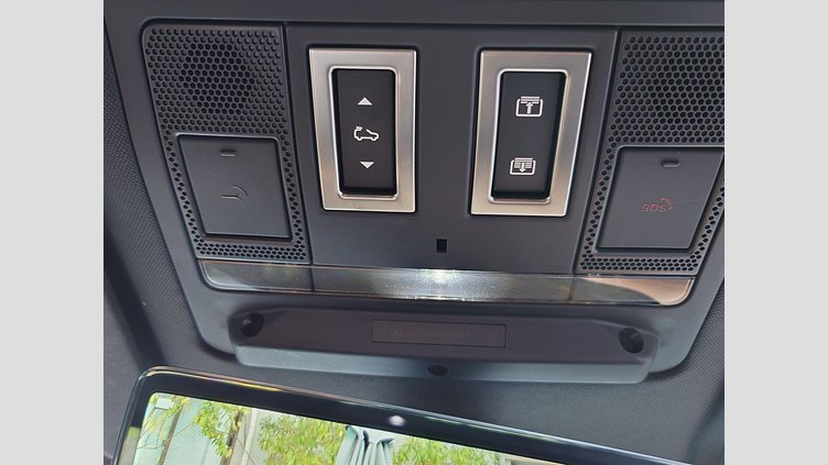 2024 認定中古車 Land Rover Defender 110 フジホワイト D300 AWD（AT） X-DYNAMIC HSE