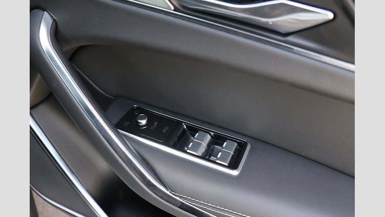 2024 認定中古車 Jaguar F-Pace オストゥーニパールホワイト P400e ガソリン プラグインハイブリッド R-DYNAMIC HSE