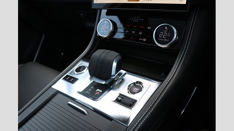 2024 認定中古車 Jaguar F-Pace オストゥーニパールホワイト P400e ガソリン プラグインハイブリッド R-DYNAMIC HSE