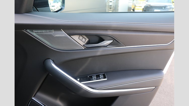 2024 認定中古車 Jaguar F-Pace オストゥーニパールホワイト P400e ガソリン プラグインハイブリッド R-DYNAMIC HSE