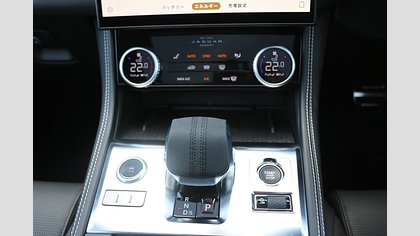 F-Pace 26