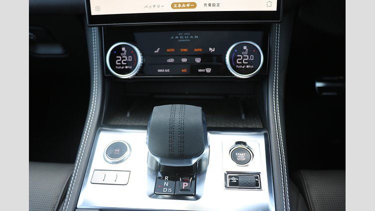 2024 認定中古車 Jaguar F-Pace オストゥーニパールホワイト P400e ガソリン プラグインハイブリッド R-DYNAMIC HSE