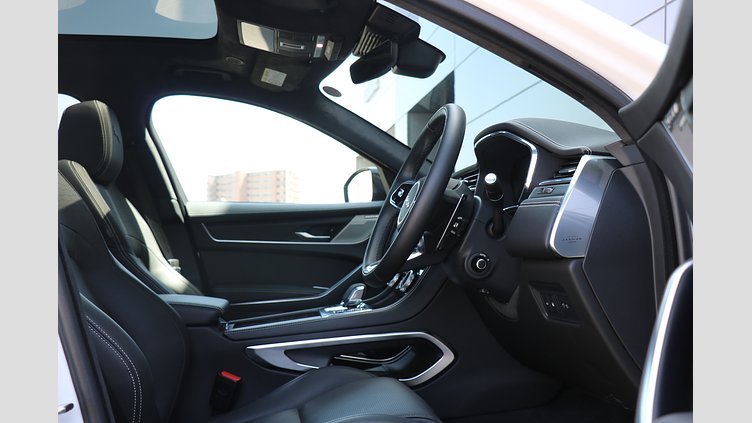 2024 認定中古車 Jaguar F-Pace オストゥーニパールホワイト P400e ガソリン プラグインハイブリッド R-DYNAMIC HSE