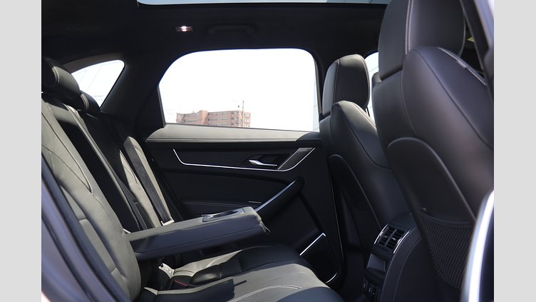 2024 認定中古車 Jaguar F-Pace オストゥーニパールホワイト P400e ガソリン プラグインハイブリッド R-DYNAMIC HSE
