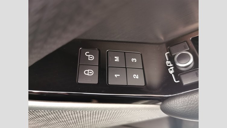 2017 認定中古車 Land Rover Range Rover Velar ユーロンホワイト D180 R-DYNAMIC SE