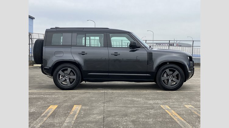 2024 認定中古車 Land Rover Defender 110 カルパチアングレイ D350 ディーゼルマイルドハイブリッド X-Dynamic HSE