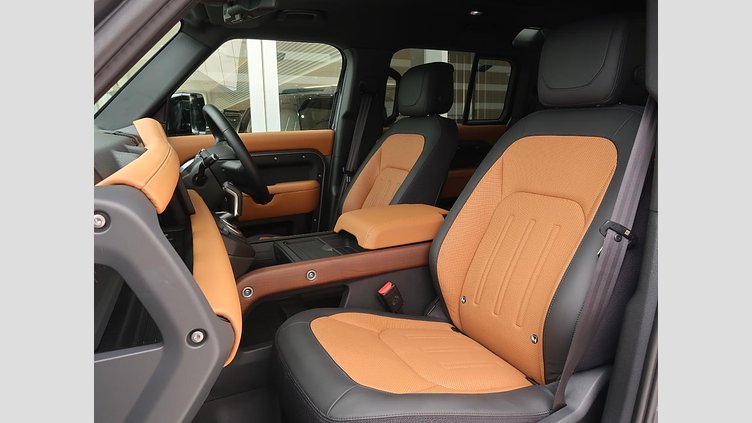 2021 認定中古車 Land Rover Defender 110 アイガーグレイ D300 AWD（AT） X