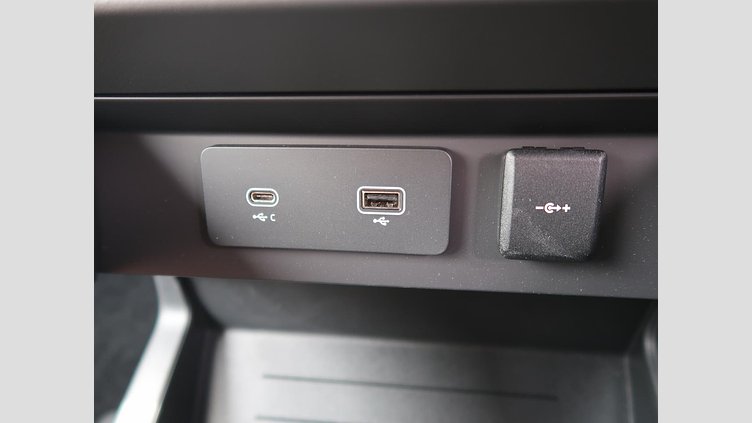 2021 認定中古車 Land Rover Defender 110 アイガーグレイ D300 AWD（AT） X