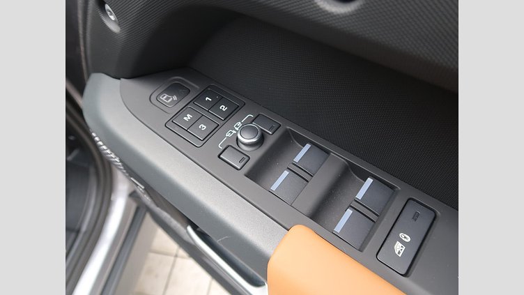 2021 認定中古車 Land Rover Defender 110 アイガーグレイ D300 AWD（AT） X