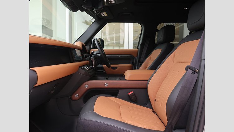 2021 認定中古車 Land Rover Defender 110 アイガーグレイ D300 AWD（AT） X