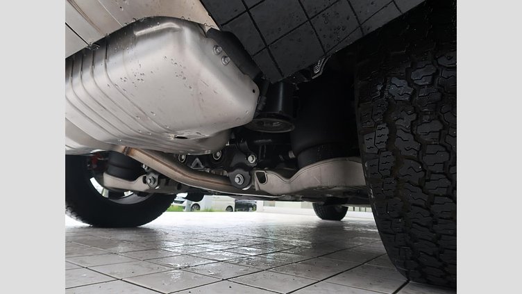 2021 認定中古車 Land Rover Defender 110 アイガーグレイ D300 AWD（AT） X