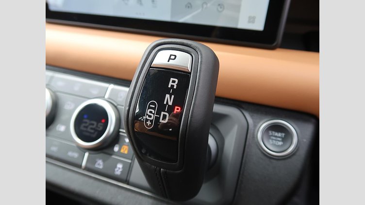 2021 認定中古車 Land Rover Defender 110 アイガーグレイ D300 AWD（AT） X