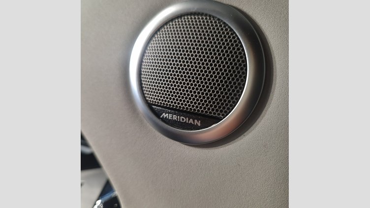 2025 Ny Land Rover Range Rover Evoque Santorini Black (svart färg) AWD P270e Dynamic SE