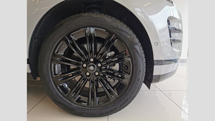 2024 認定中古車 Land Rover Range Rover Evoque ソウルパールシルバー プラグインハイブリッド（ガソリン） Standard Wheelbase DYNAMIC HSE