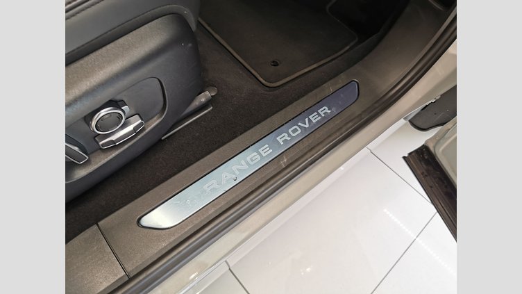 2024 認定中古車 Land Rover Range Rover Evoque ソウルパールシルバー プラグインハイブリッド（ガソリン） Standard Wheelbase DYNAMIC HSE