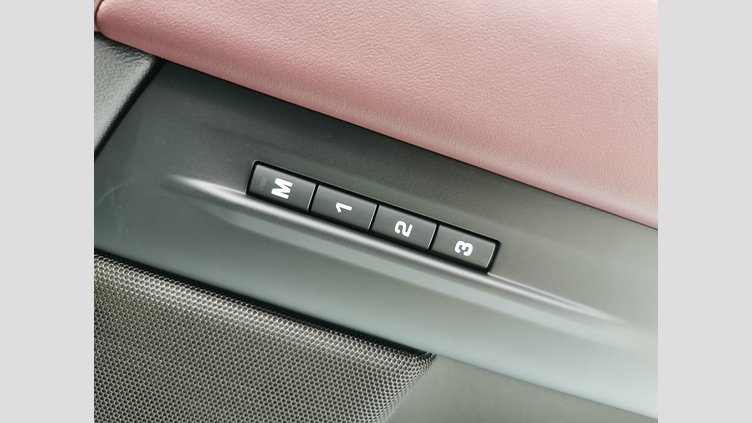 2024 認定中古車 Land Rover Range Rover Evoque ソウルパールシルバー プラグインハイブリッド（ガソリン） Standard Wheelbase DYNAMIC HSE