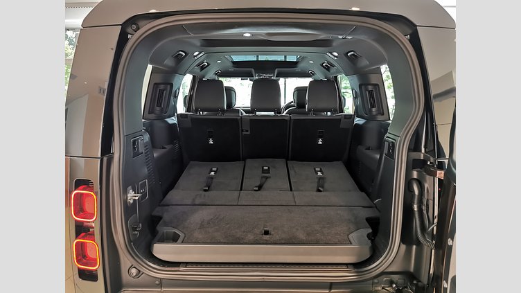 2024 認定中古車 Land Rover Defender 130 セドナレッド D300 AWD（AT） X-DYNAMIC HSE