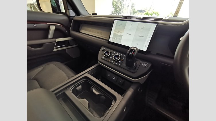 2024 認定中古車 Land Rover Defender 130 セドナレッド D300 AWD（AT） X-DYNAMIC HSE