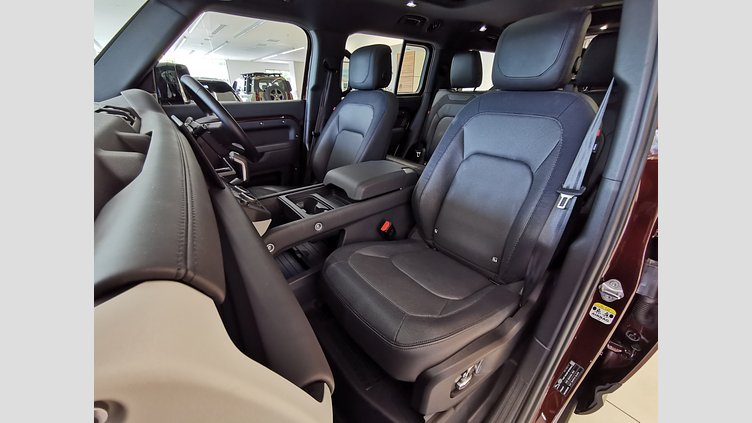 2024 認定中古車 Land Rover Defender 130 セドナレッド D300 AWD（AT） X-DYNAMIC HSE