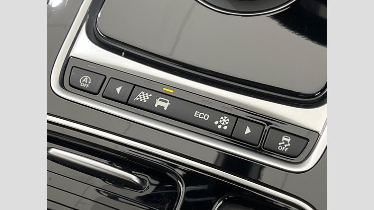 2017 認定中古車 Jaguar XE Yulong White ディーゼル プレステージ