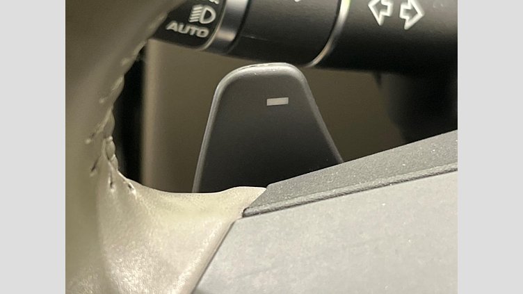 2017 認定中古車 Jaguar XE Yulong White ディーゼル プレステージ