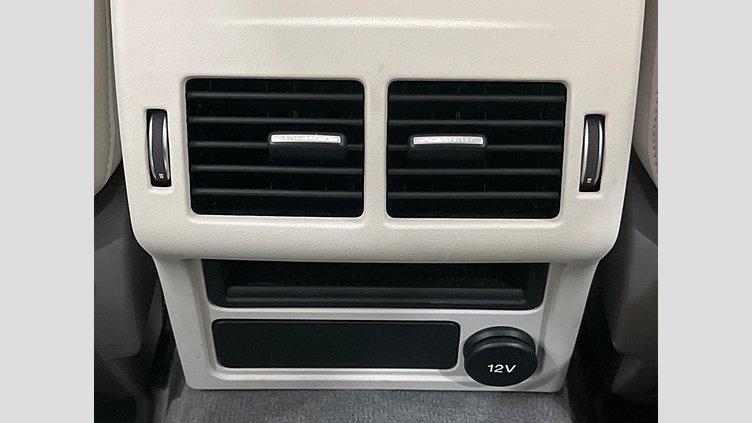 2017 認定中古車 Jaguar XE Yulong White ディーゼル プレステージ