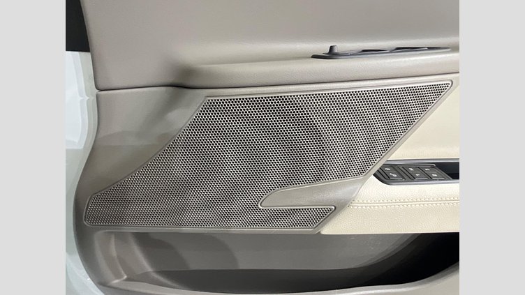 2017 認定中古車 Jaguar XE Yulong White ディーゼル プレステージ