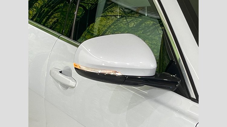 2017 認定中古車 Jaguar XE Yulong White ディーゼル プレステージ